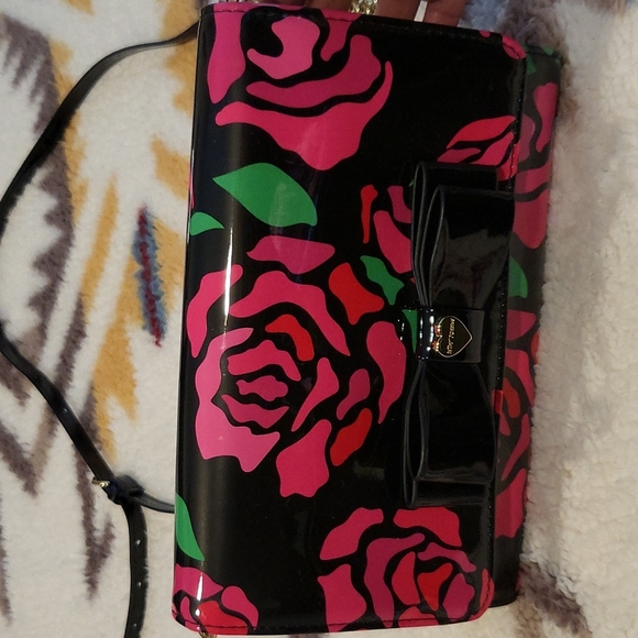 Pursed - Picture 4 of 4